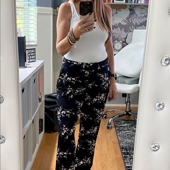 Cynthia Rowley Black Pants with Floral Print - Picture 6 of 7